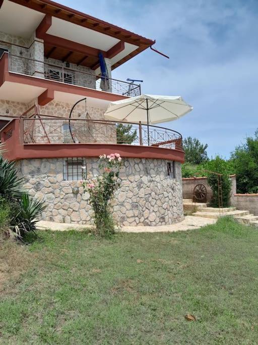 Nestor Villa *